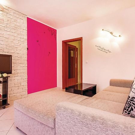 Awesome Apartment In Dobrinj With Wifi Eksteriør bilde